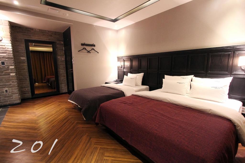 2 Heaven Hotel Lotte Waterpark Gimhae Exterior foto
